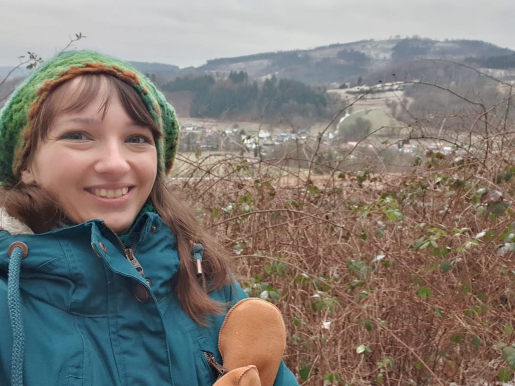 Autorin Jo Jonson während ihrer Auszeit im Thüringer Wald bei Oberhof